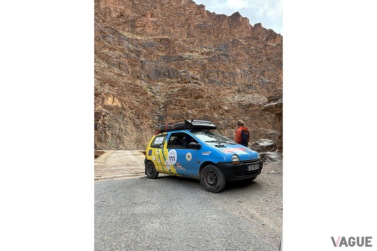 スペインのサン・セバスティアンからモロッコのマラケシュまでの2500マイルを走破する「トゥインゴ・レイド」（C）BLUE RALLY