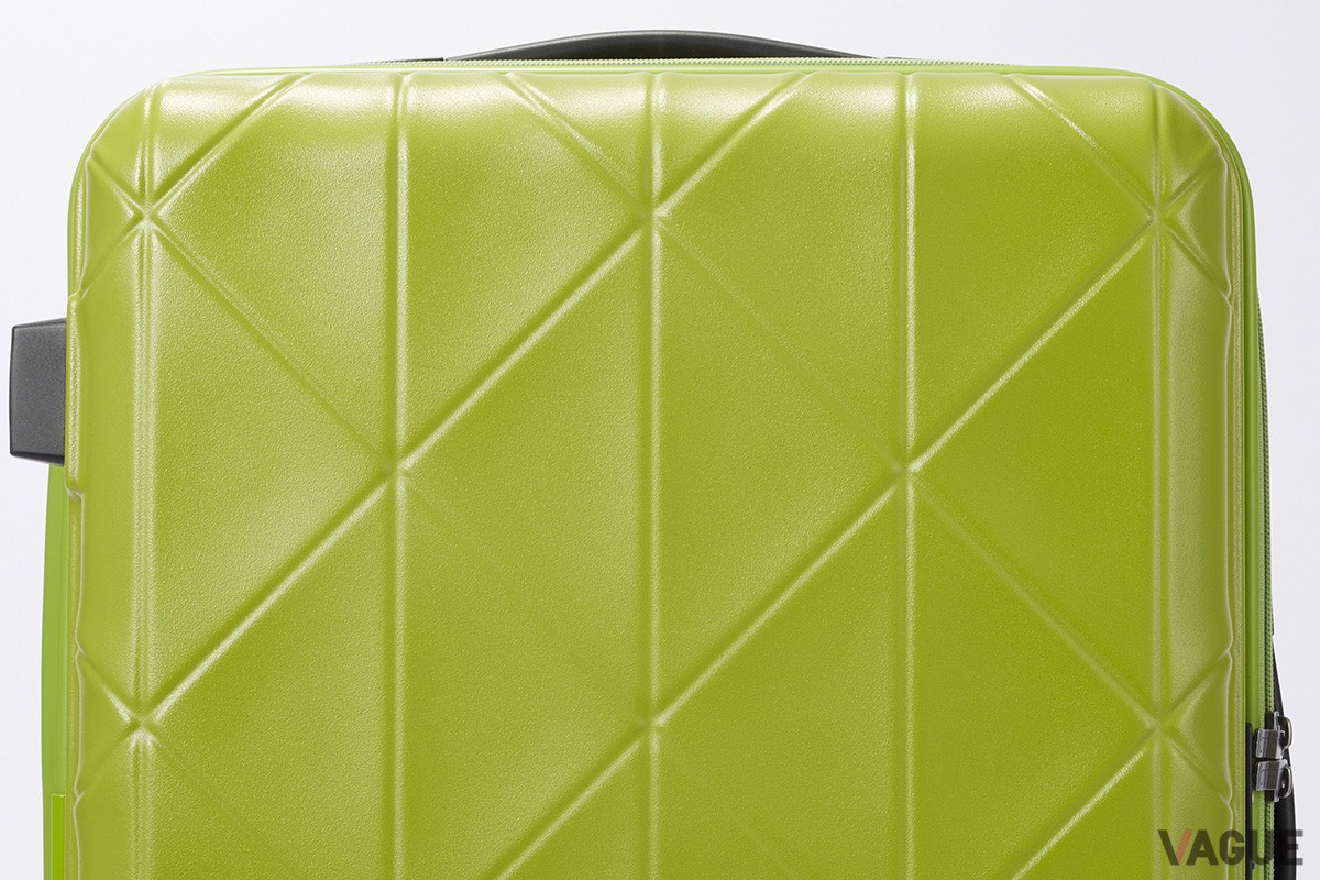 日本製トラベルバッグブランド・プロテカから、和をイメージしたリブデザインが印象的なスーツケース「コーリー 2」が登場