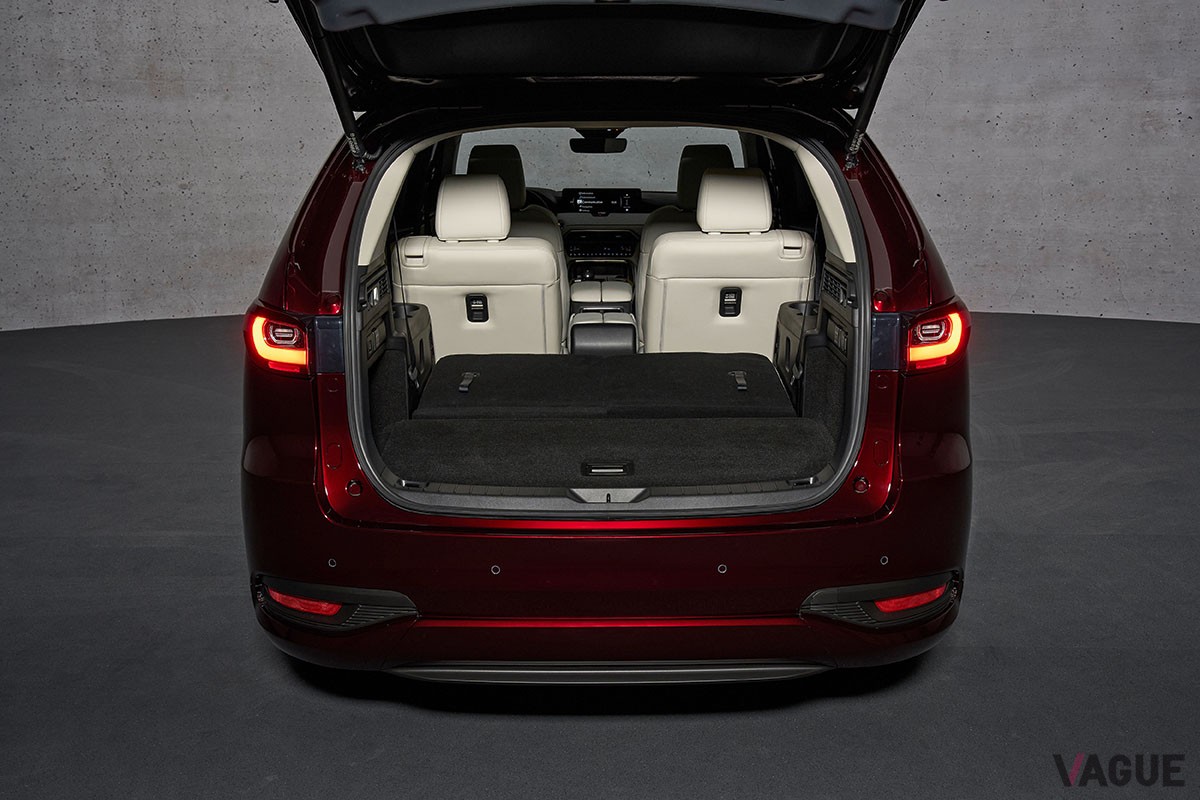 レジャーシーンにおいても活躍しそうなラゲッジスペースを備えたマツダ新型「CX-80」