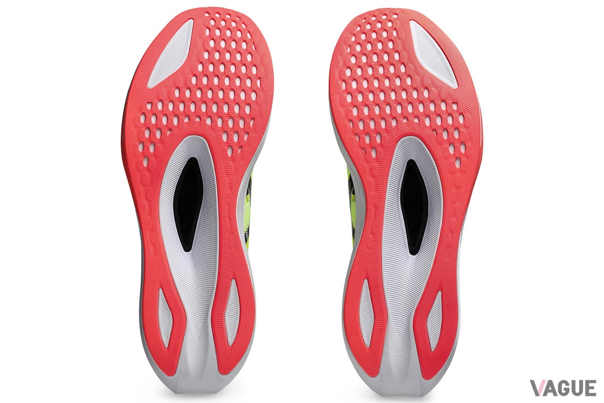 マラソンや長距離トレーニングでもより快適に使用できるようクッション性や反発性を追求したアシックス「マジックスピード4」