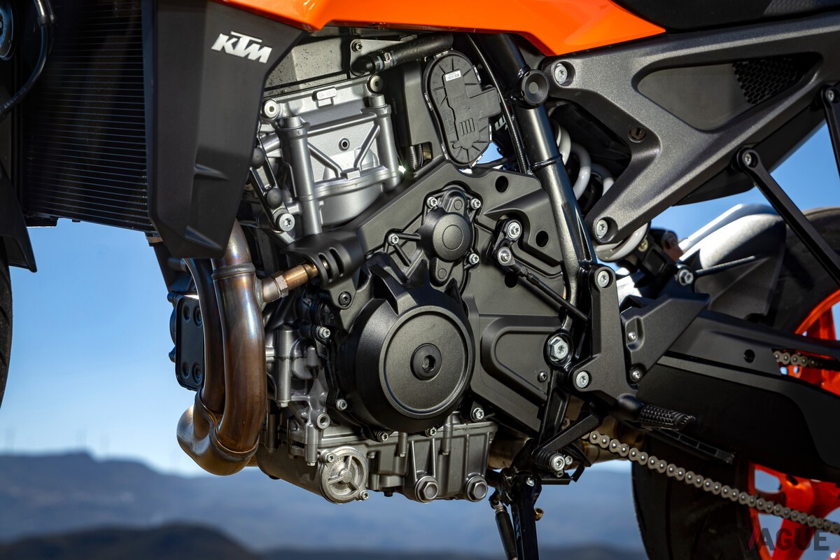 KTM発のネイキッドバイク「DUKE」シリーズのトップグレードに位置する「990 DUKE」