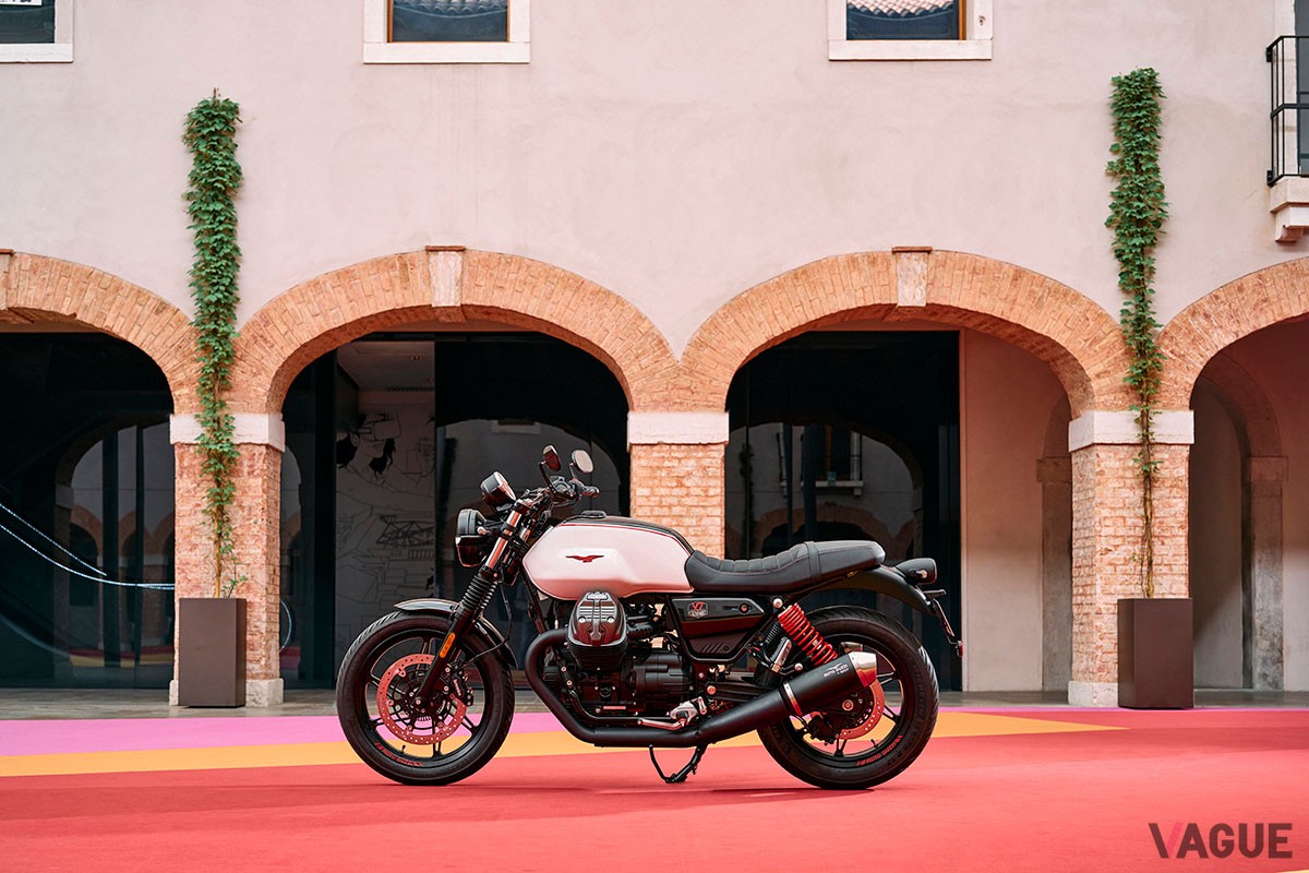 イタリア最古のモーターサイクルブランドであるモト・グッツィ発、ベストセラー「V7 ストーン」ベースの特別仕様車「V7 ストーン テン」