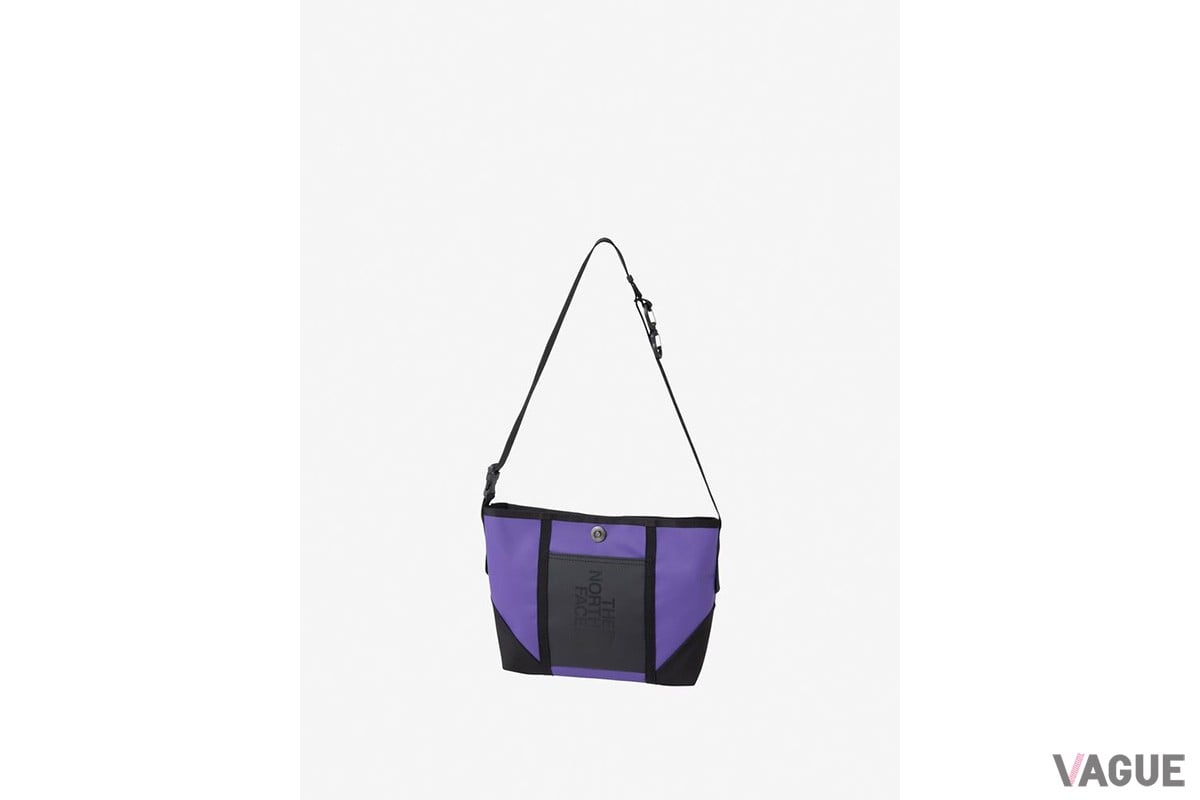 「BCサコッシュ」（TNFパープル）