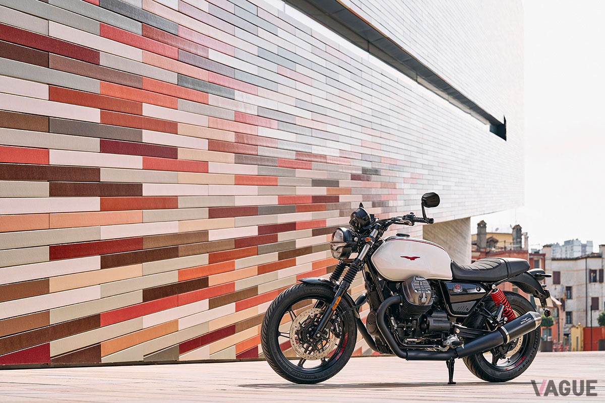 イタリア最古のモーターサイクルブランドであるモト・グッツィ発、ベストセラー「V7 ストーン」ベースの特別仕様車「V7 ストーン テン」
