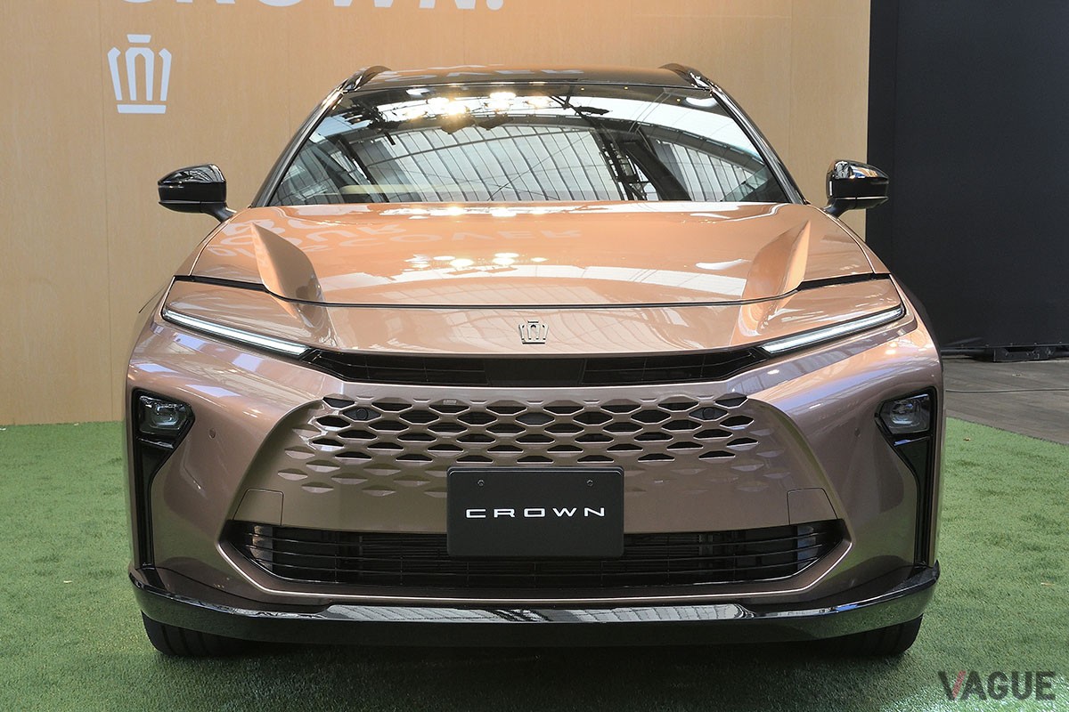 トヨタ新型「クラウン・エステート」は、後席の背もたれを倒すと全長2mオーバーのフラットなラゲッジスペースが出現