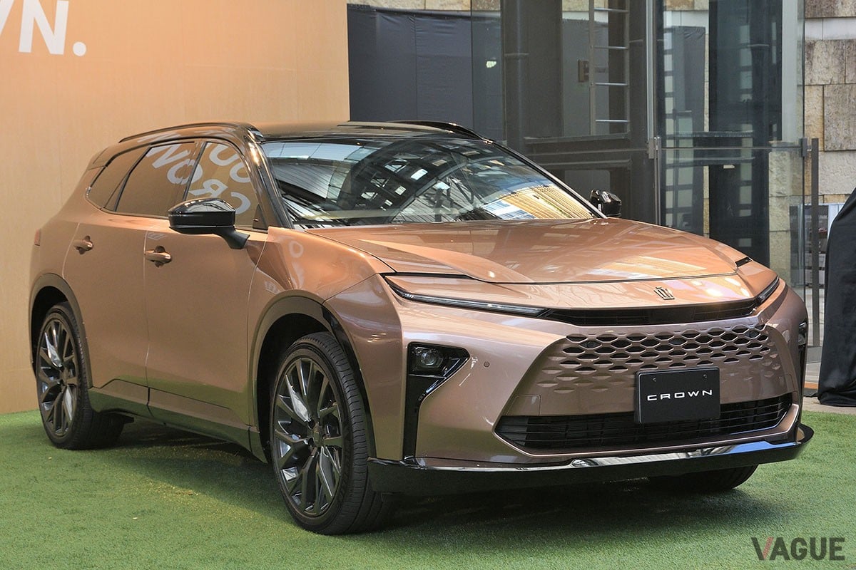 トヨタ新型「クラウン・エステート」は、後席の背もたれを倒すと全長2mオーバーのフラットなラゲッジスペースが出現