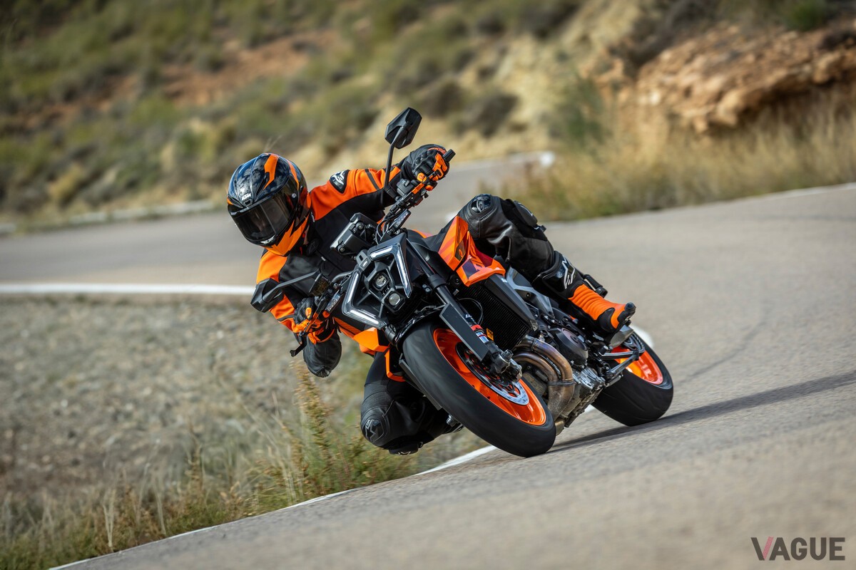 KTM発のネイキッドバイク「DUKE」シリーズのトップグレードに位置する「990 DUKE」
