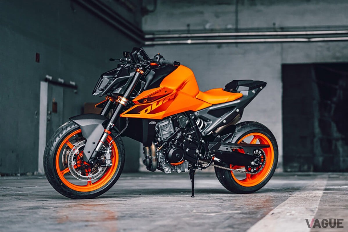 人気のネイキッドバイクが「アグレッシブなマスク」に変身！ KTM