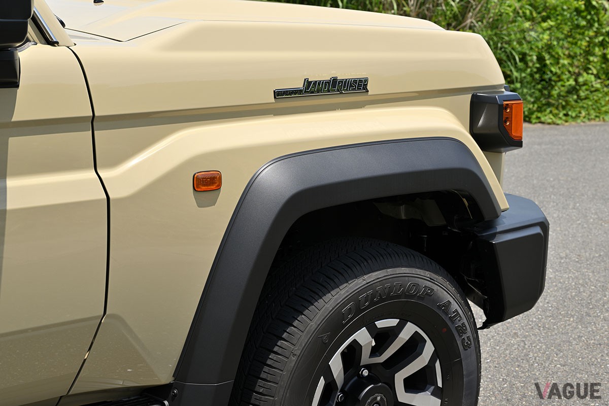 大幅にモダナイズされたものの、イマドキのクルマとは明確に感覚が異なるトヨタ新型「ランドクルーザー70」