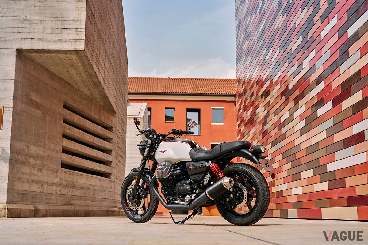 イタリア最古のモーターサイクルブランドであるモト・グッツィ発、ベストセラー「V7 ストーン」ベースの特別仕様車「V7 ストーン テン」