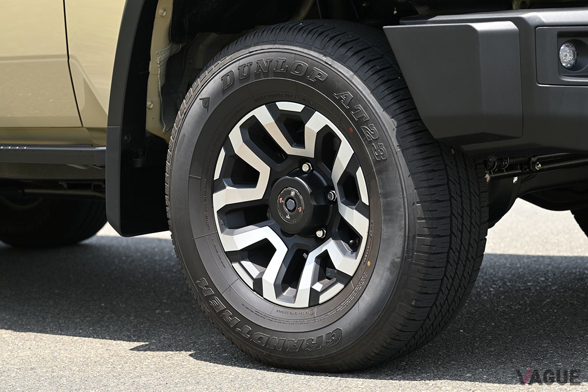 大幅にモダナイズされたものの、イマドキのクルマとは明確に感覚が異なるトヨタ新型「ランドクルーザー70」