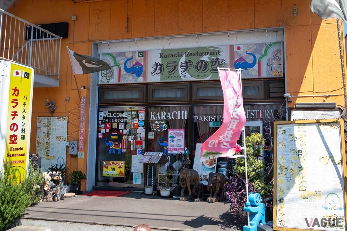 つくばエクスプレス「八潮駅」からは徒歩約20分の「カラチの空」。八潮市役所周辺にはパキスタン人が多く暮らし「ヤシオスタン」とも呼ばれています　