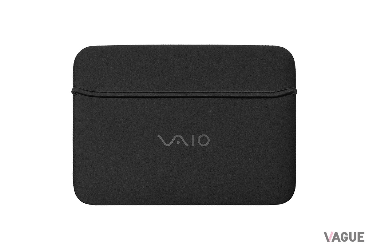 VAIO F14、F16用アクセサリーとして登場する「ソフトインナーケース」（3300円、PCとの同時購入の場合3000円、消費税込）。同じく7月1日より発売