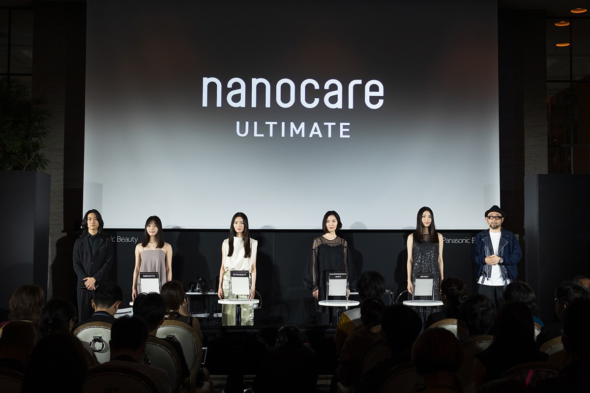 発表会ではヘアメイクアップアーティスト・計良宏文氏、パナソニック株式会社 ビューティ・パーソナルケア事業部 ビューティブランドマネジメント部 ヘアケア商品企画課 髙野創志氏によるデモを交えたトークセッションも