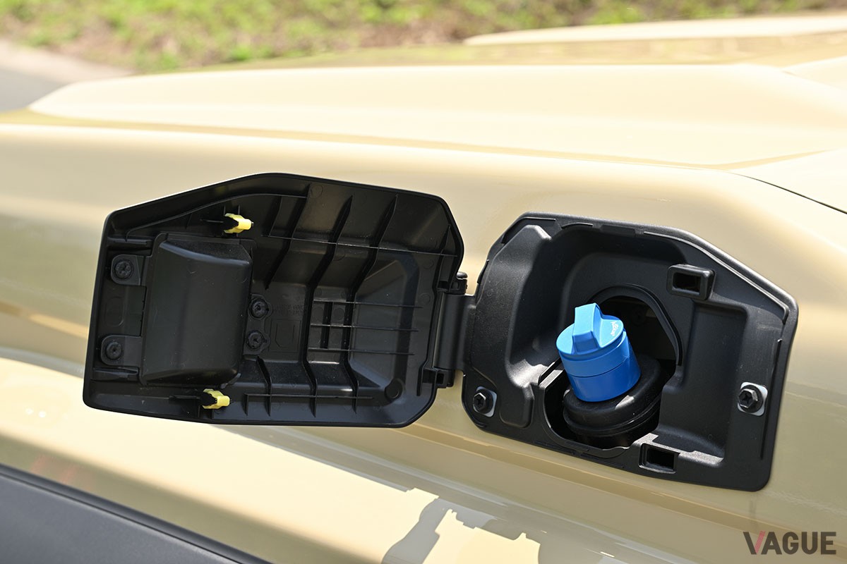 大幅にモダナイズされたものの、イマドキのクルマとは明確に感覚が異なるトヨタ新型「ランドクルーザー70」