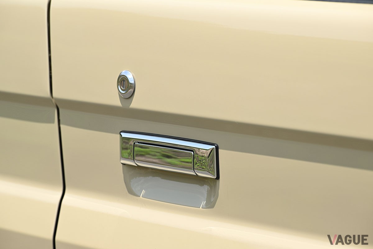 大幅にモダナイズされたものの、イマドキのクルマとは明確に感覚が異なるトヨタ新型「ランドクルーザー70」