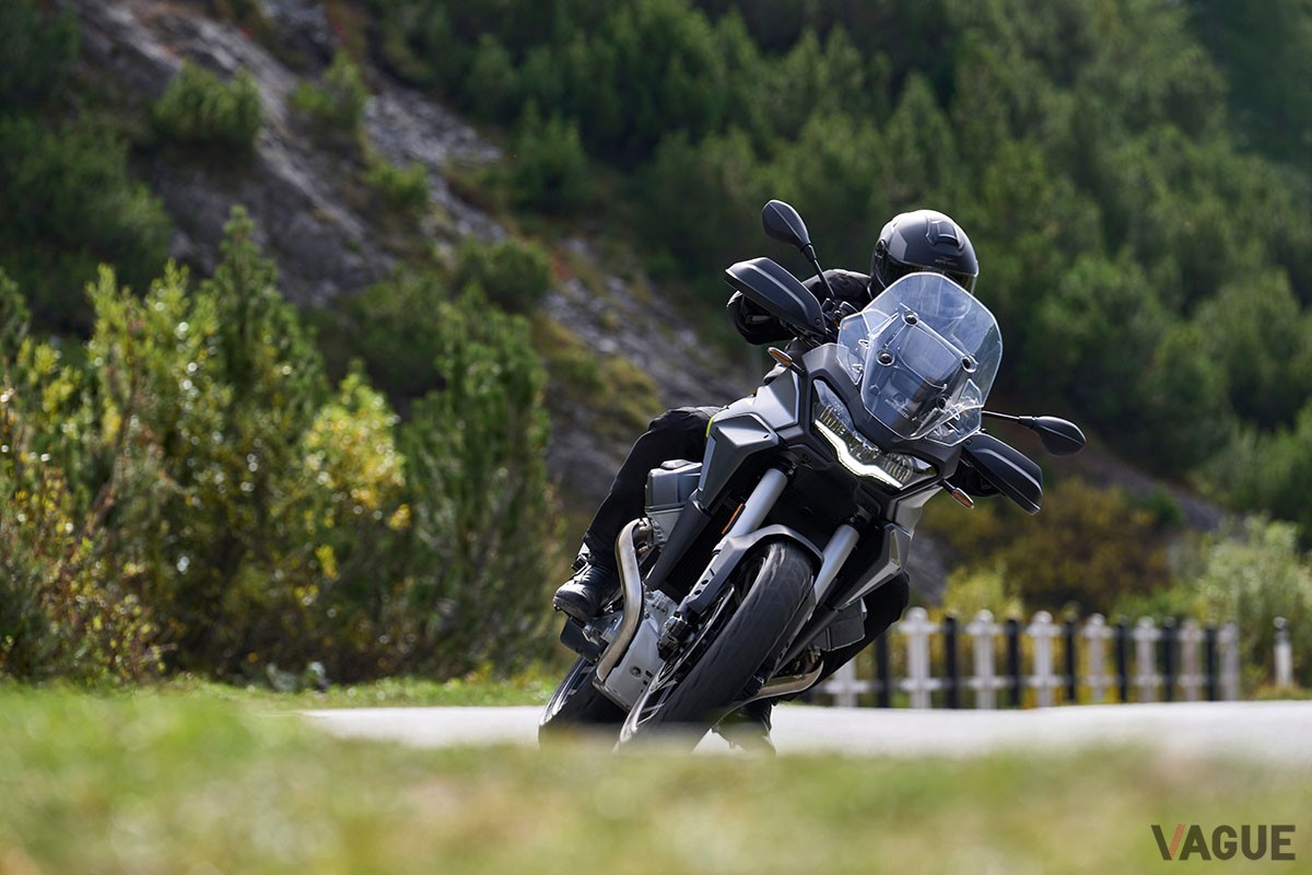 最先端テクノロジーを満載したモト・グッツィのアドベンチャーバイク新型「ステルビオ」