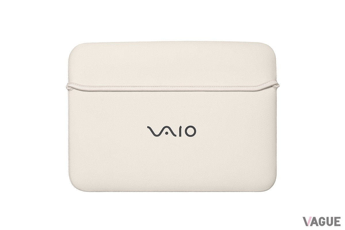 VAIO F14、F16用アクセサリーとして登場する「ソフトインナーケース」（3300円、PCとの同時購入の場合3000円、消費税込）。同じく7月1日より発売