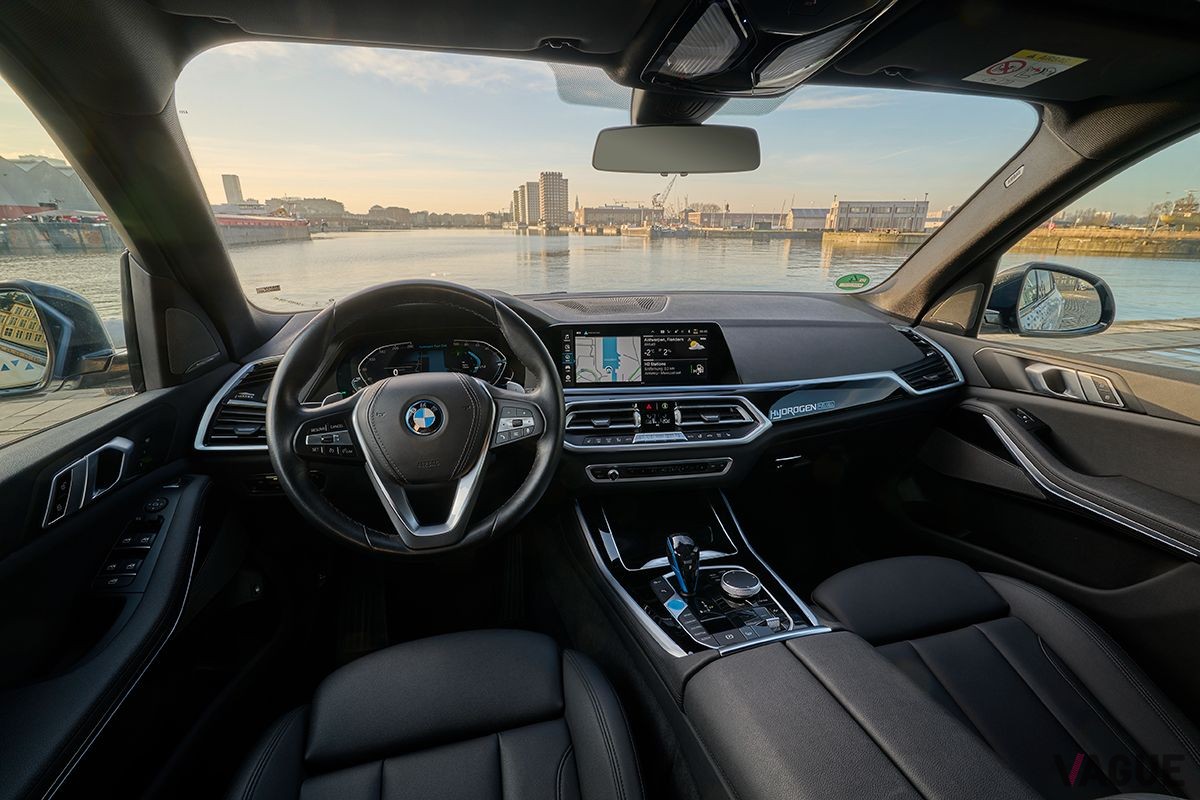 日本で実証実験が開始されたBMWのFCV（燃料電池車）「iX5ハイドロジェン」のインテリア