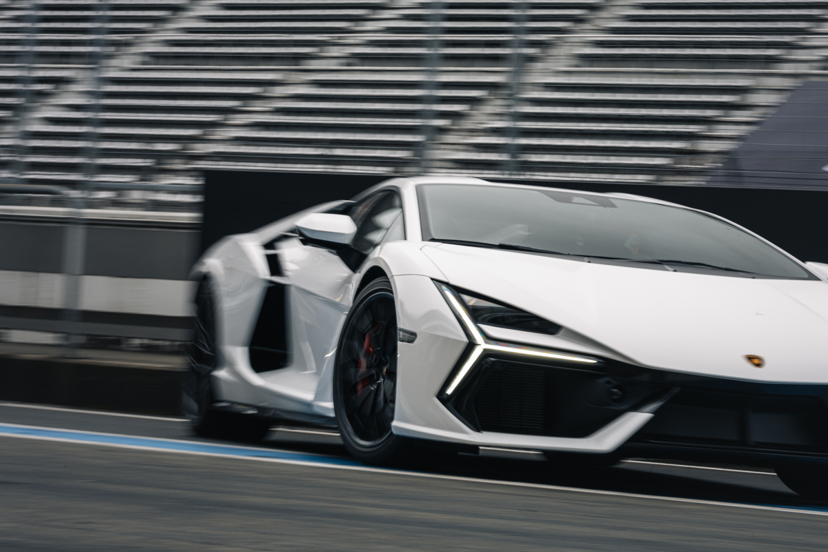 「レヴエルト」は、ランボルギーニの最新モデルであり、V12エンジンを搭載する同社の頂点に立つスーパースポーツカー