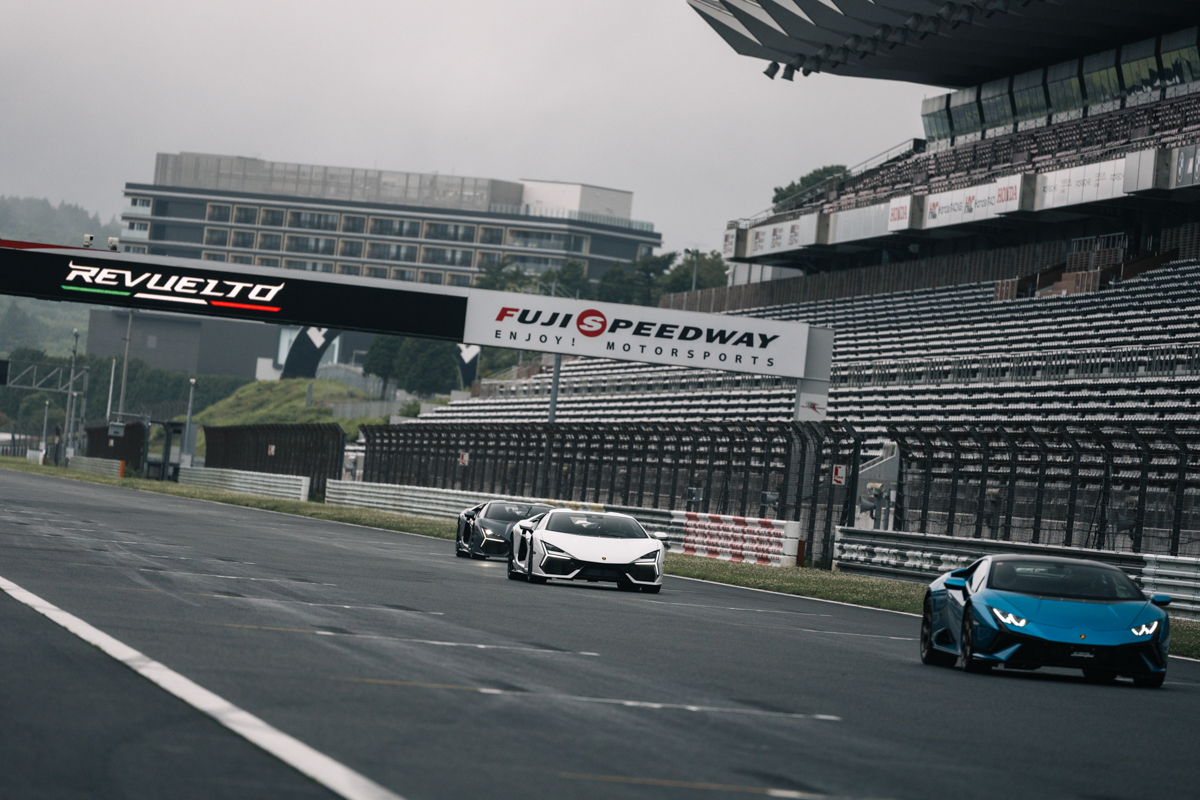 「POTENZA SPORT」は、0-100km／hは2.5秒、最高速度は350km／hにも達するレヴエルトのパワーをしっかりと受け止める