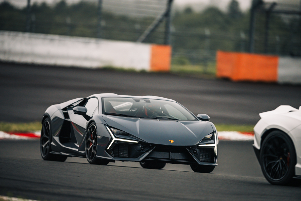 「レヴエルト」は、ランボルギーニの最新モデルであり、V12エンジンを搭載する同社の頂点に立つスーパースポーツカー