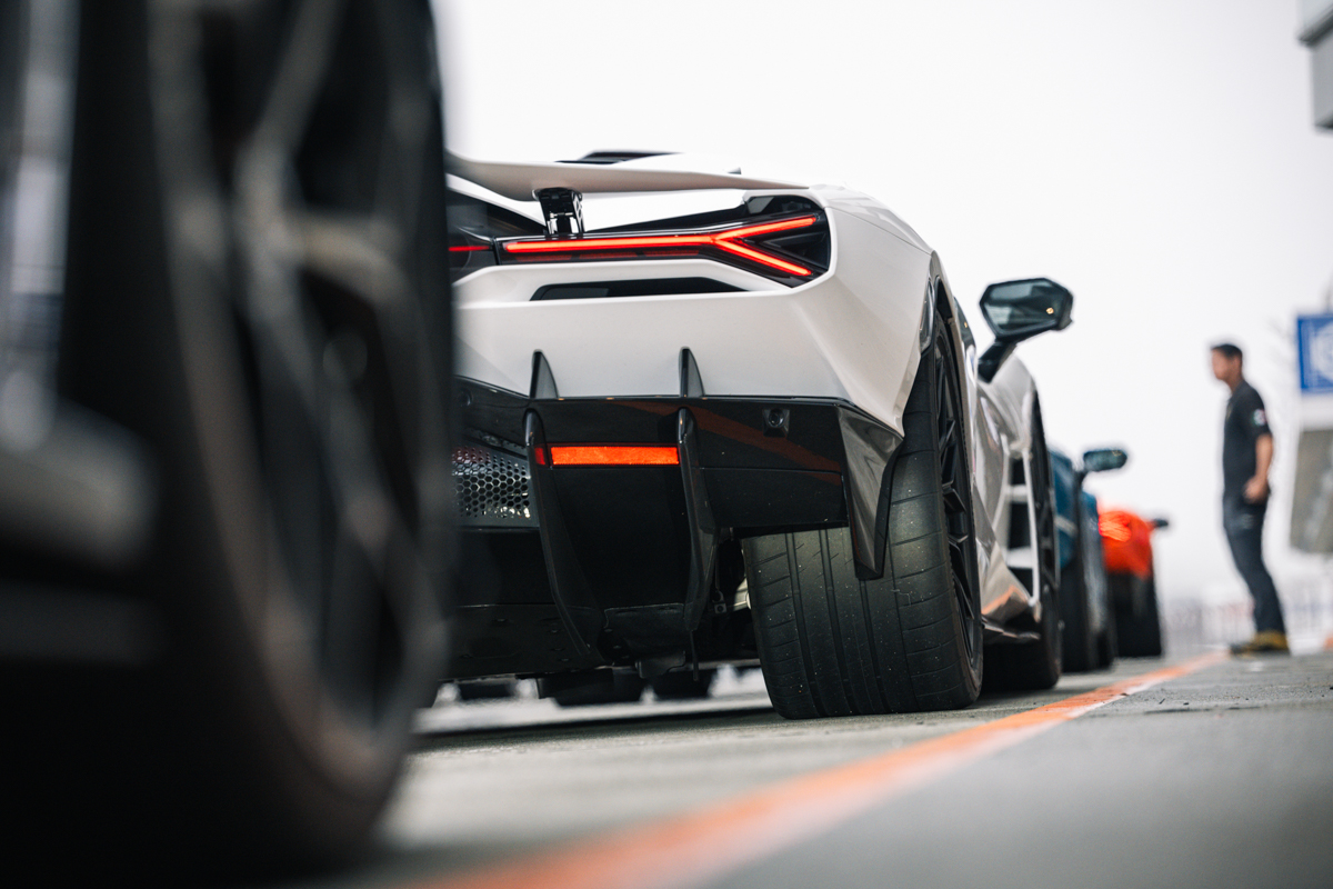 レヴエルトには、フロント265/35 ZR20、リア345/30 ZR21サイズのブリヂストン「POTENZA SPORT」が新車装着される