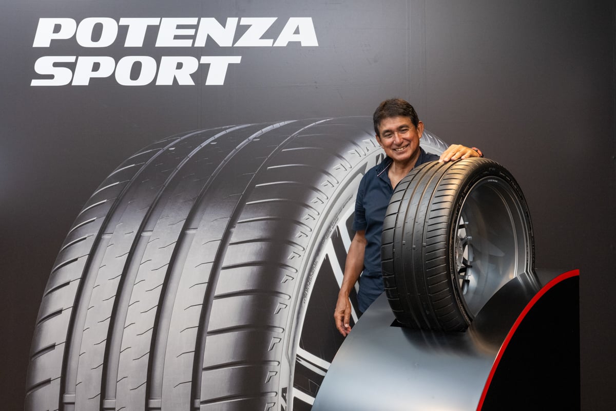 ブリヂストンのレーシングタイヤの開発にもかかわった鈴木亜久里氏は、同社のタイヤについて縦方向のグリップがダントツだと評価した