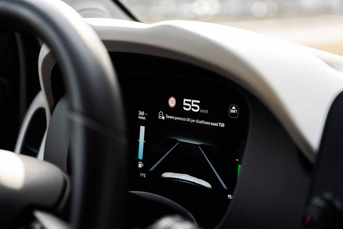 欧州市場で注文受付が開始されたフィアット新型「パンディーナ」のインテリア