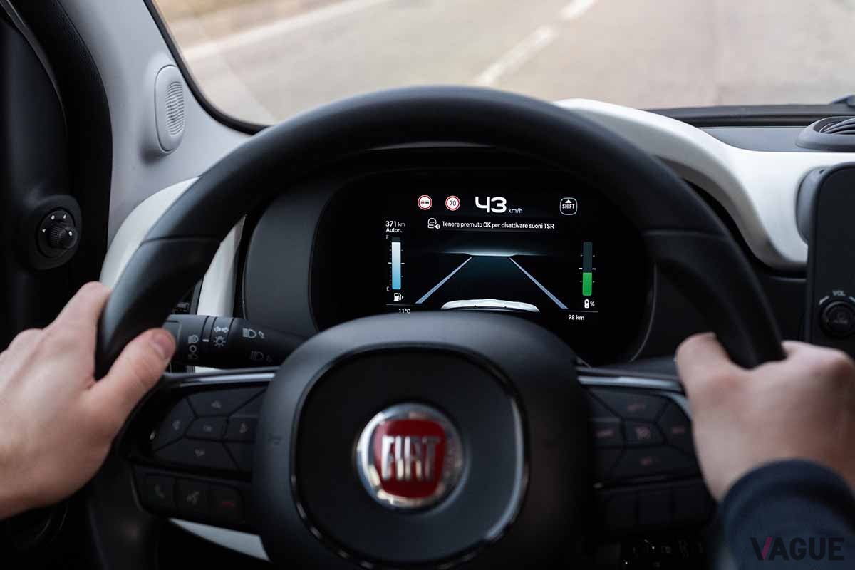 欧州市場で注文受付が開始されたフィアット新型「パンディーナ」のインテリア