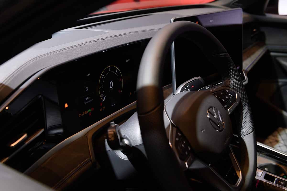 日本初公開されたVW新型「パサート」のインテリア