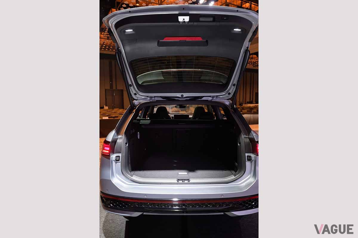 日本初公開されたVW新型「パサート」のインテリア