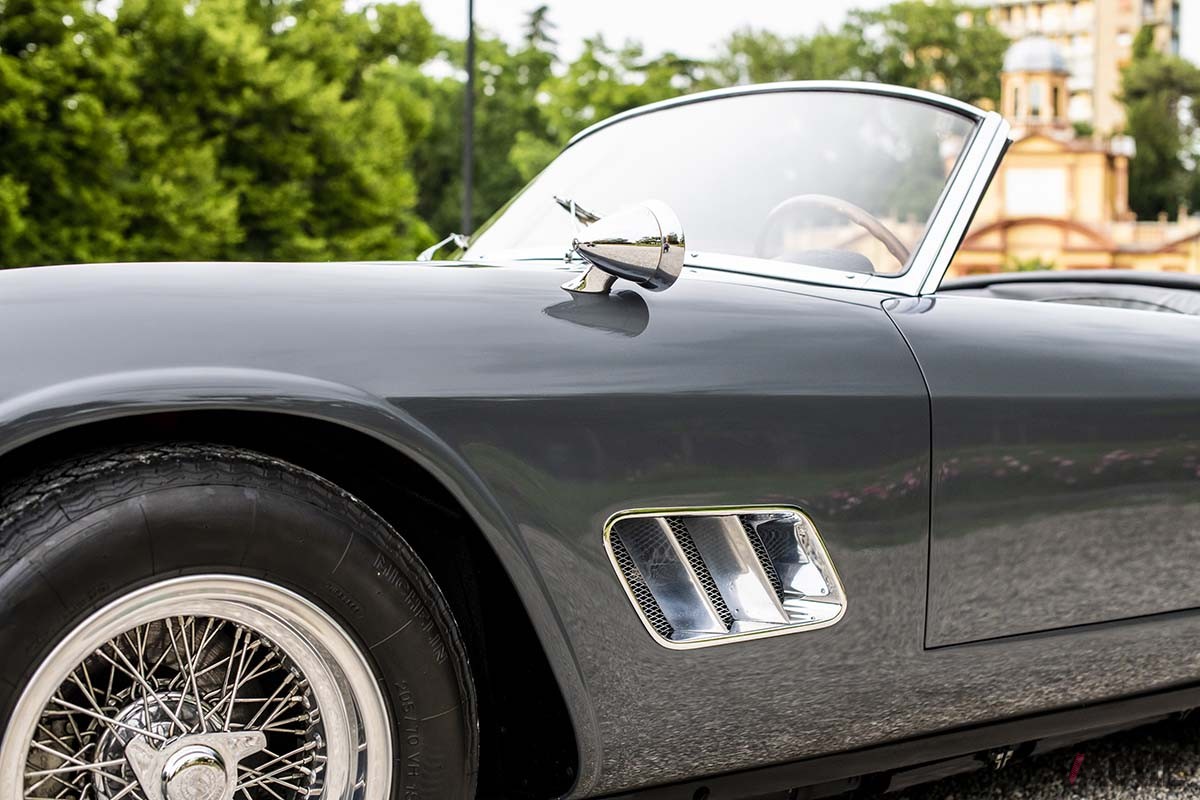 オークションに出品中の1960年製フェラーリ「250GT SWBカリフォルニア スパイダーbyスカリエッティ」 Remi Dargegen ©2024 Courtesy of RM Sotheby's
