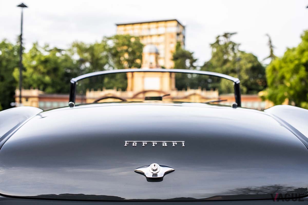 オークションに出品中の1960年製フェラーリ「250GT SWBカリフォルニア スパイダーbyスカリエッティ」 Remi Dargegen ©2024 Courtesy of RM Sotheby's