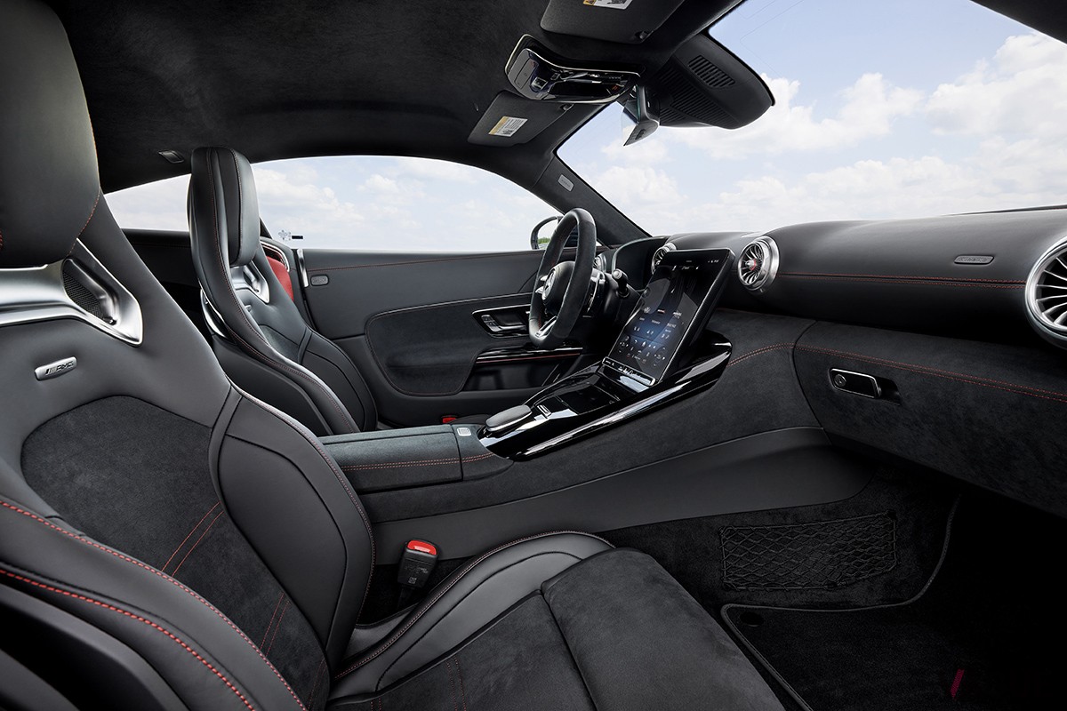 世界初公開されたメルセデスAMG新型「GT63プロ 4MATIC+」のインテリア