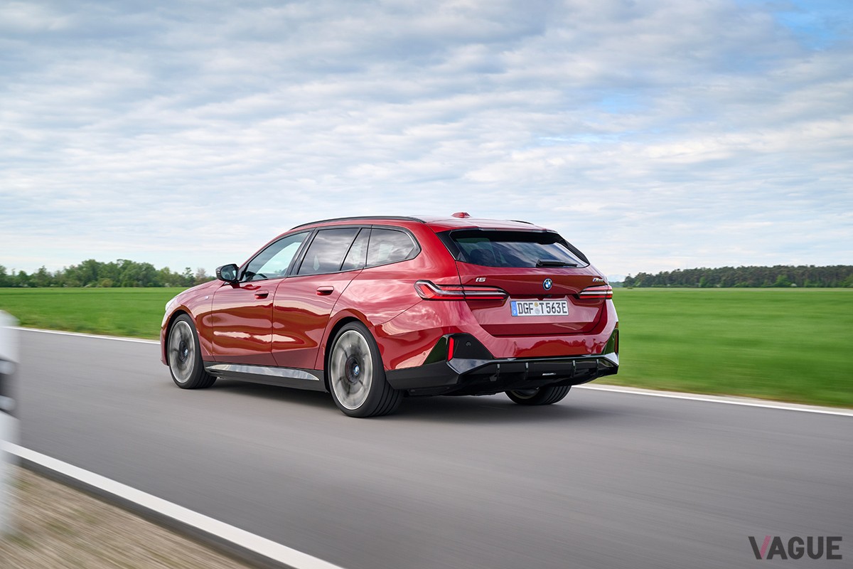 BMW新型「i5ツーリング M60 xドライブ」