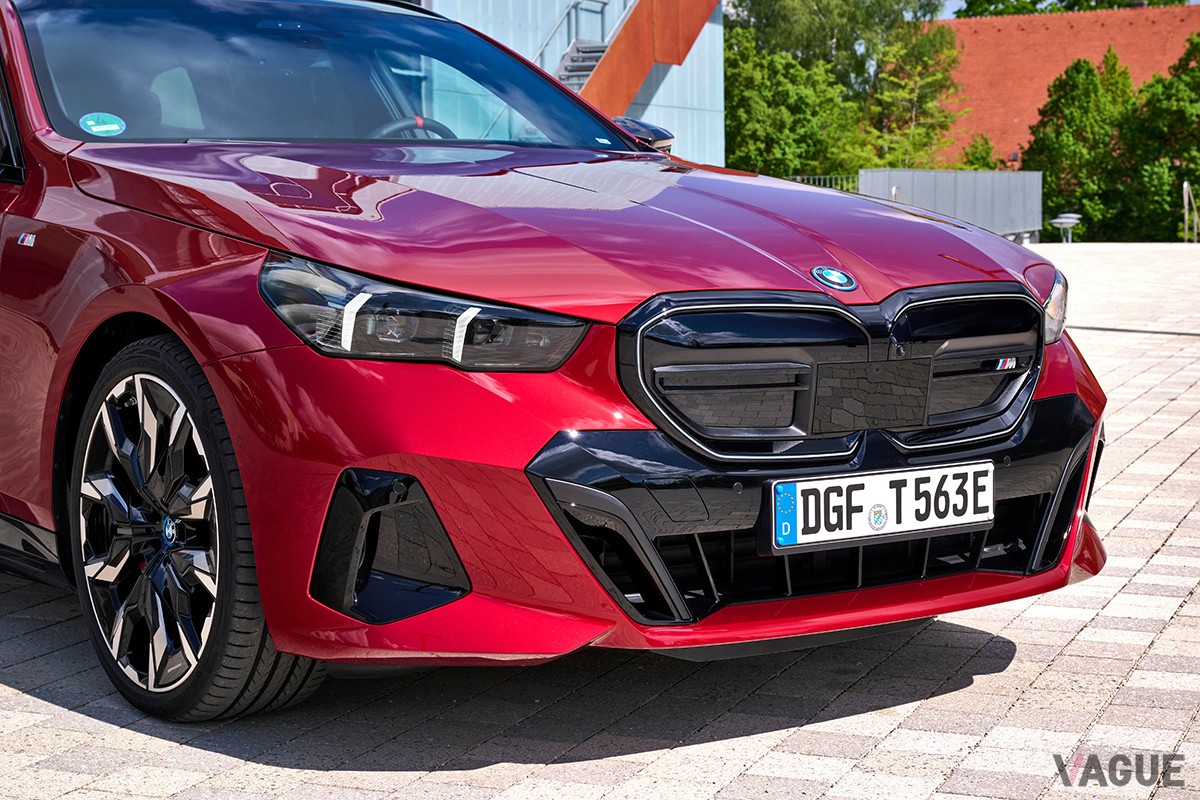 BMW新型「i5ツーリング M60 xドライブ」