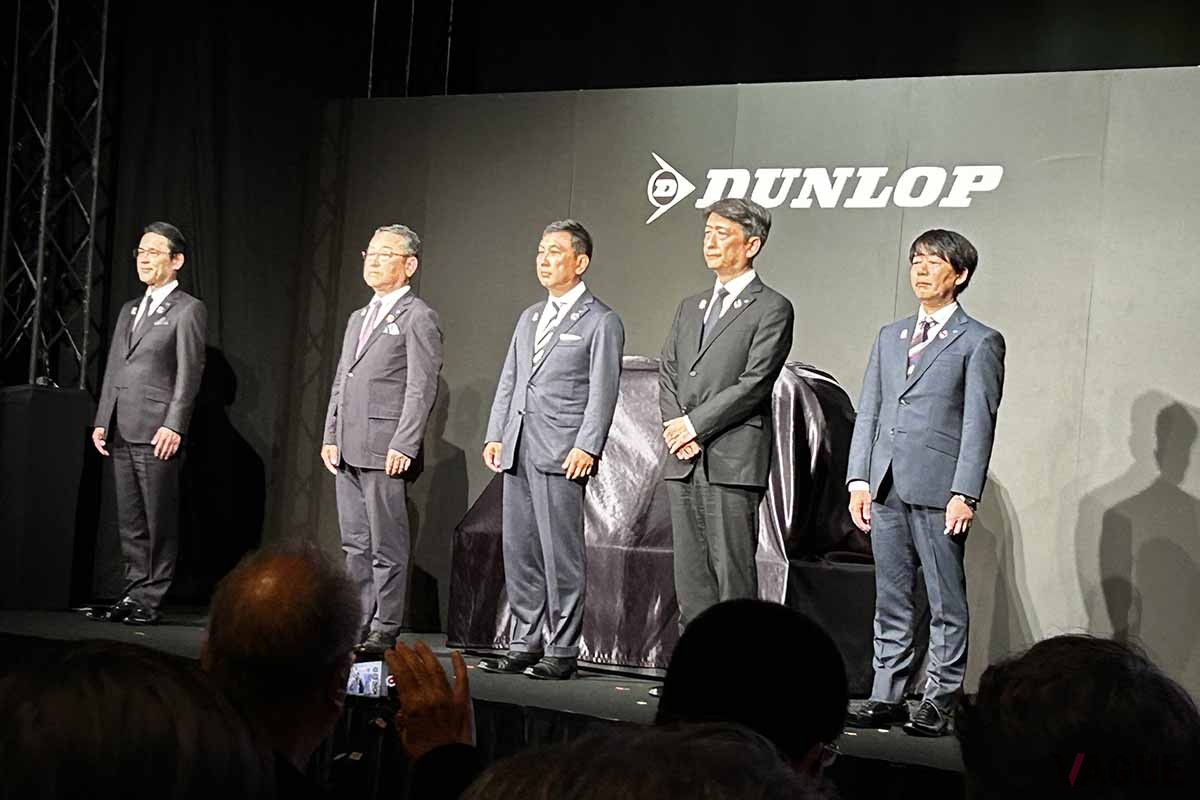 ダンロップの新オールシーズンタイヤ「シンクロウェザー」の発表会の様子