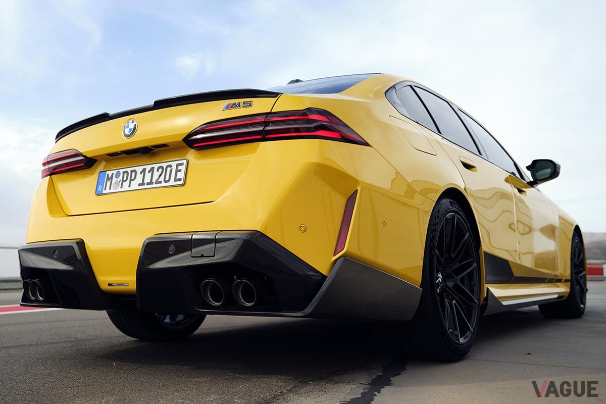 Mパフォーマンスパーツを装着したBMW新型「M5」