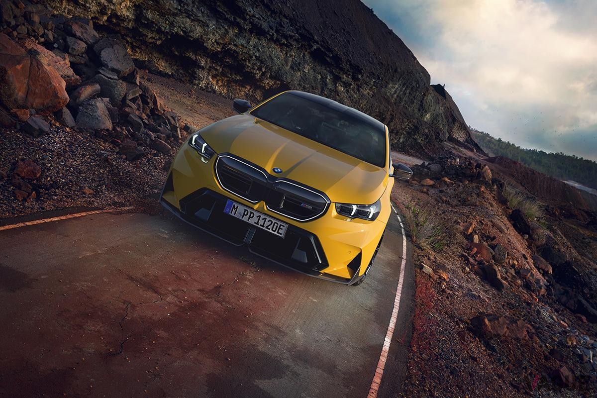 Mパフォーマンスパーツを装着したBMW新型「M5」