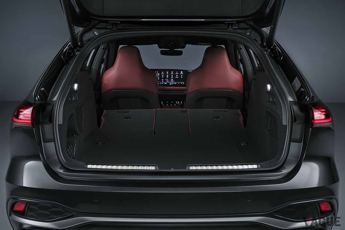 世界初公開されたアウディ新型「S5アバント」のインテリア