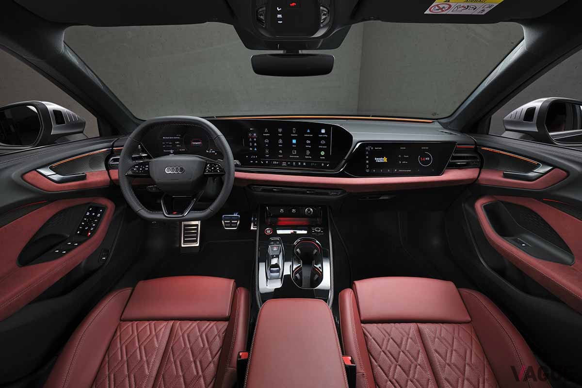 世界初公開されたアウディ新型「S5アバント」のインテリア