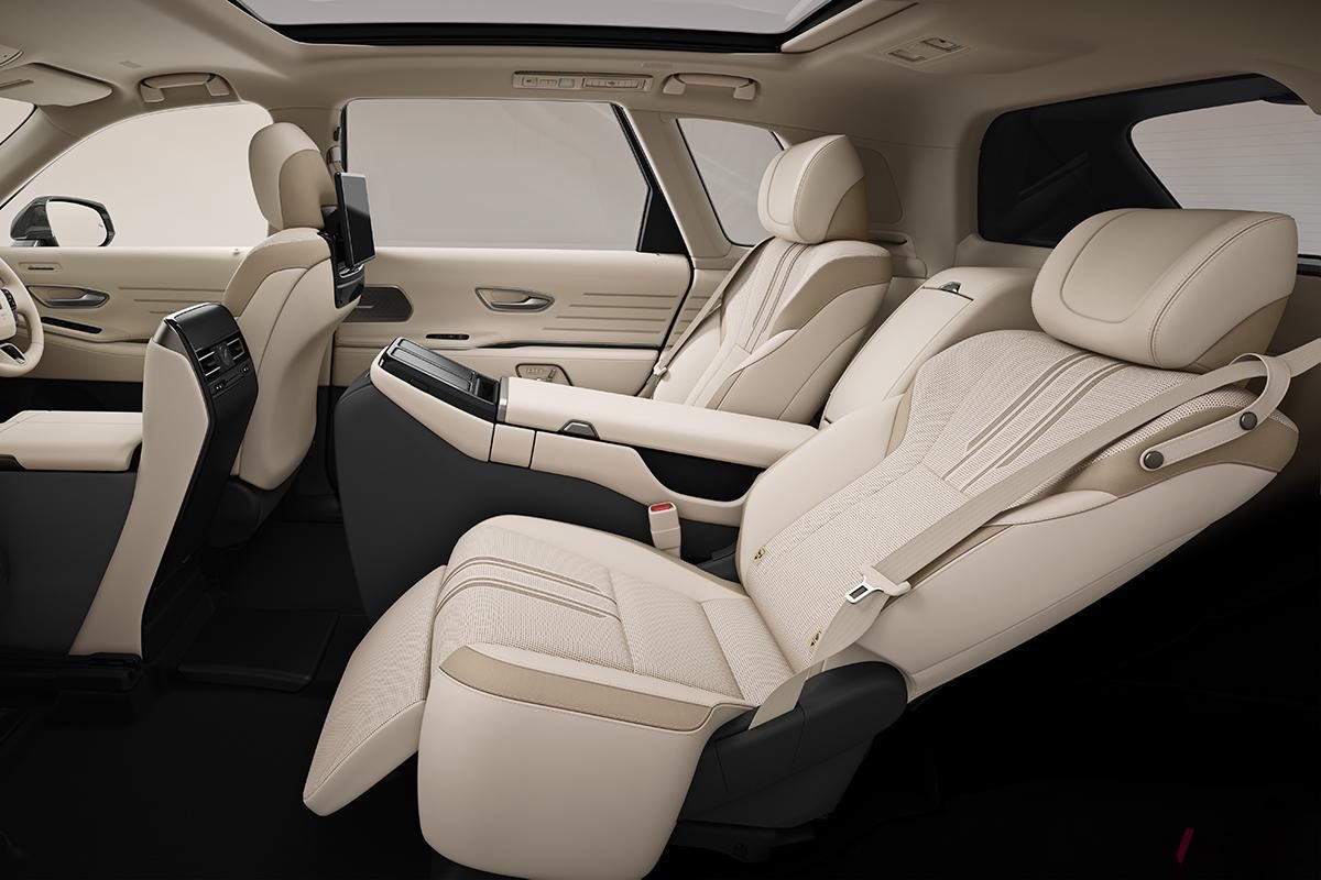 トヨタ新型「センチュリー」SUVタイプのインテリア