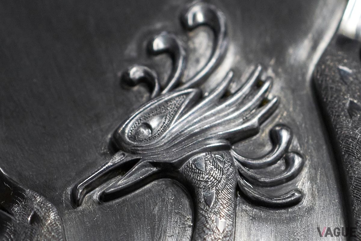 トヨタ新型「センチュリー」SUVタイプのエンブレム