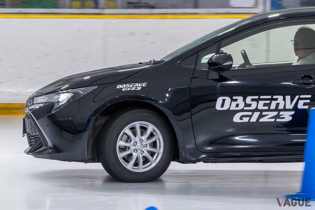 東大和スケートセンターで開催された、トーヨータイヤの新スタッドレスタイヤ「オブザーブGIZ3」試走会の様子
