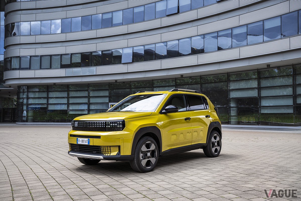 世界初公開されたフィアット新型「グランデパンダ」