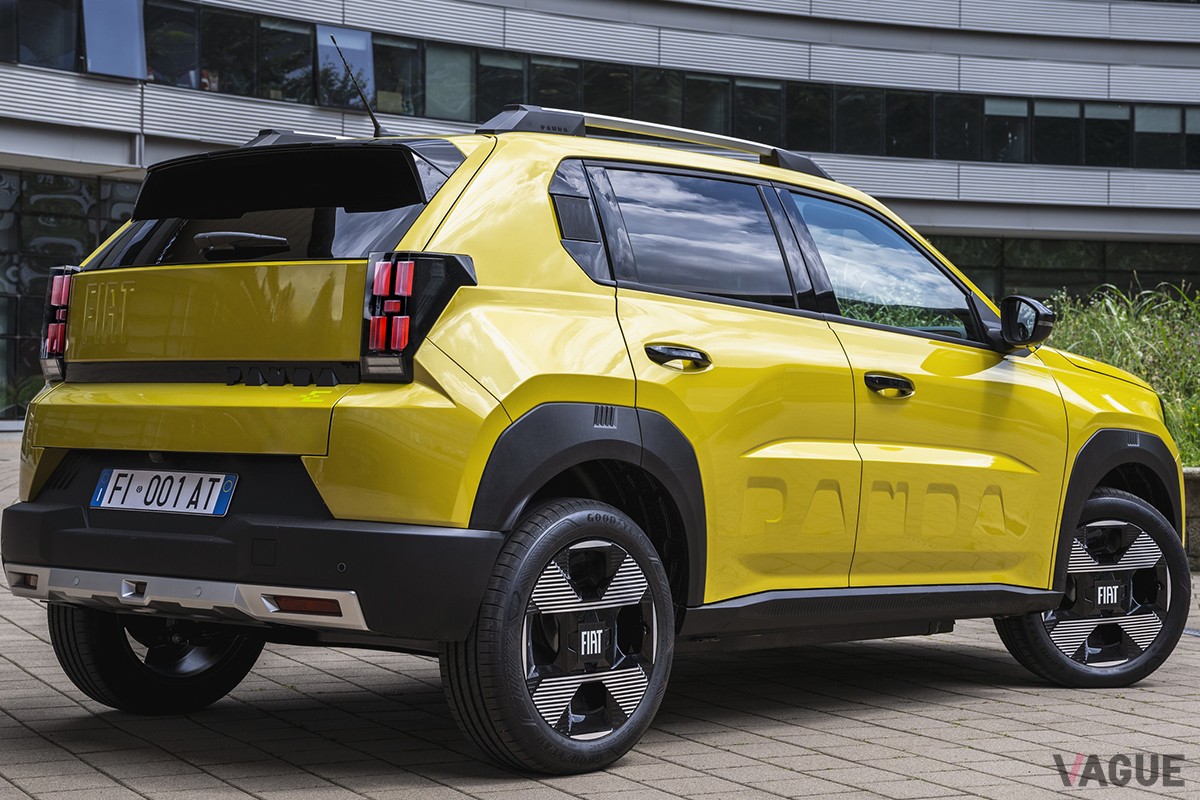 世界初公開されたフィアット新型「グランデパンダ」