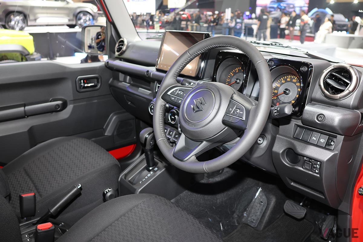 スズキ新型「ジムニー5ドア」のインテリア