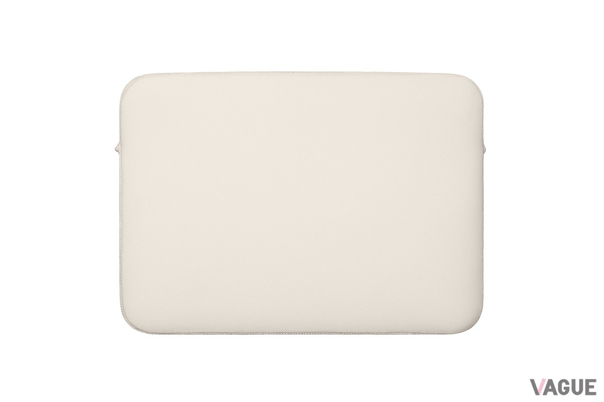 VAIO F14、F16用アクセサリーとして登場する「ソフトインナーケース」（3300円、PCとの同時購入の場合3000円、消費税込）。同じく7月1日より発売