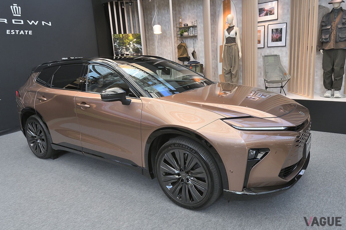 トヨタ新型「クラウン・エステート」は、快適なロングドライブを楽しめる開放的で広々としたリアシートも魅力的
